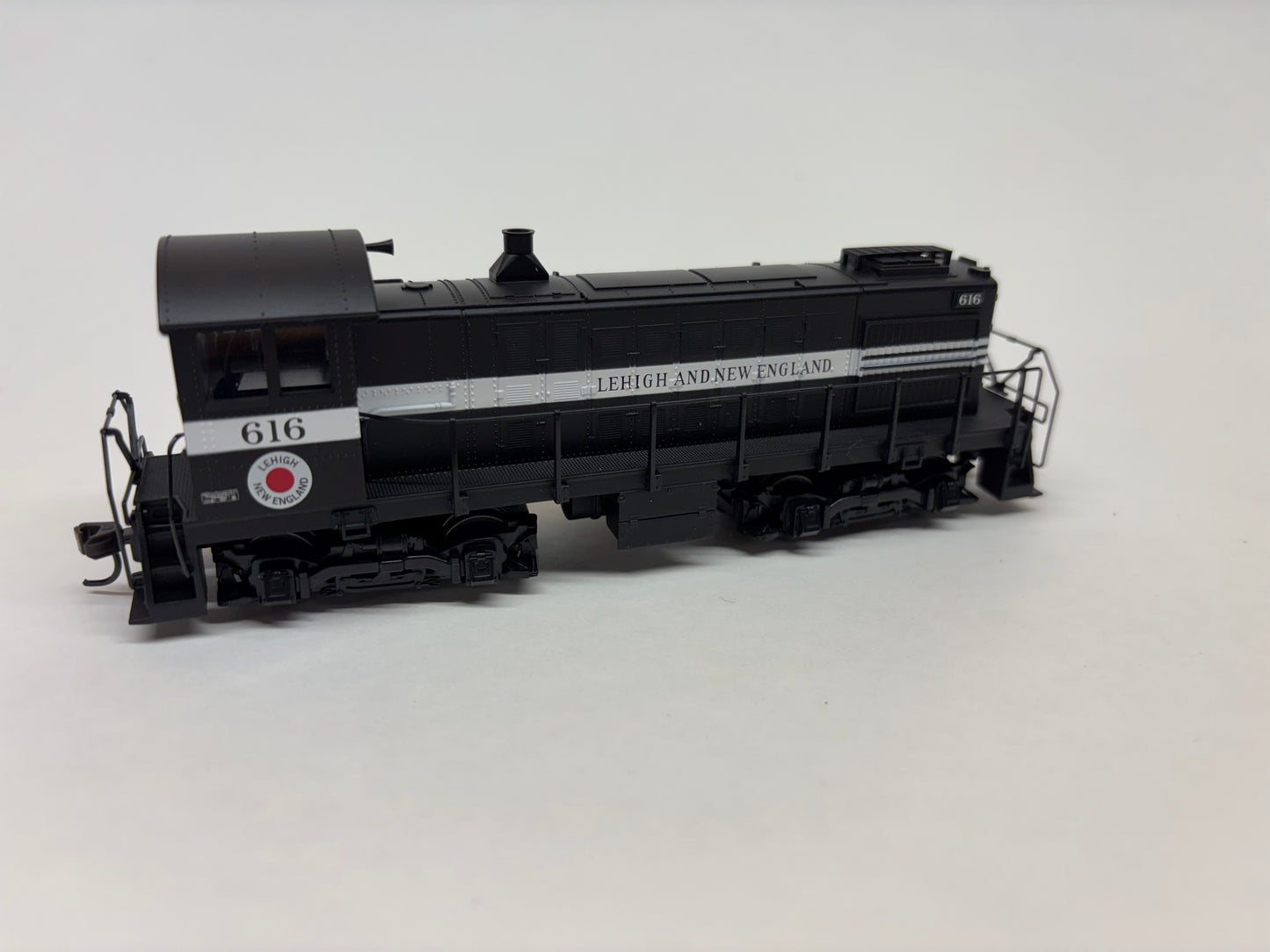 HO Scale S2 Silver – Lehigh & New England