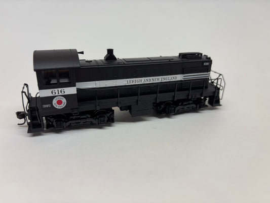 HO Scale S2 Silver – Lehigh & New England