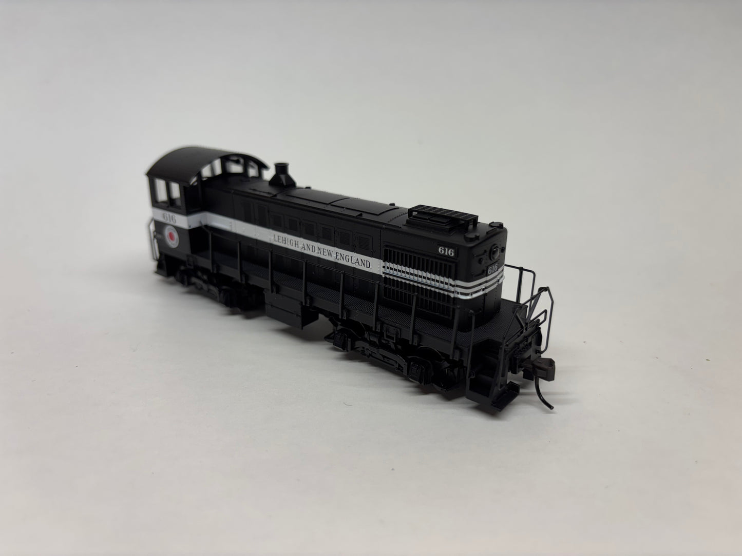 HO Scale S2 Silver – Lehigh & New England