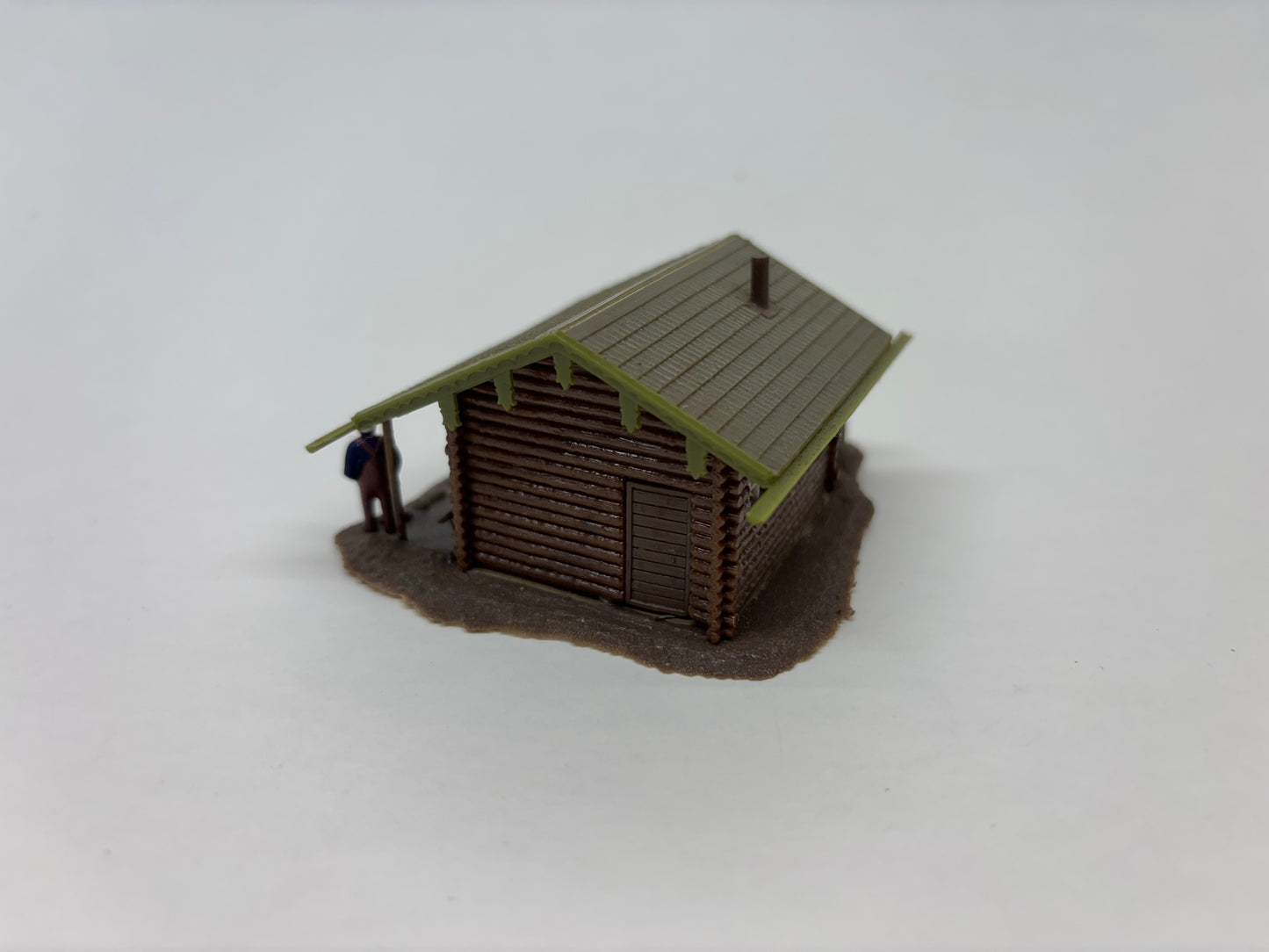 HO Scale Log Cabin with Figure – Scenic Structure