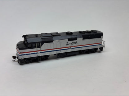 Bachmann HO Scale Amtrak #227 EMD F40PH Diesel Locomotive – DC, Lighted