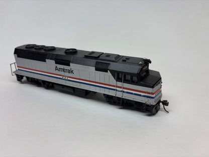 Bachmann HO Scale Amtrak #227 EMD F40PH Diesel Locomotive – DC, Lighted